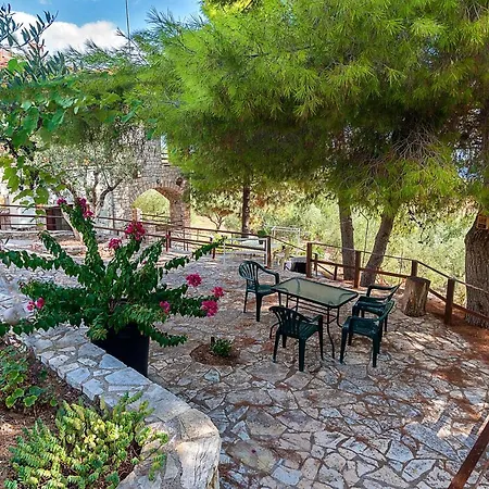 Anna's Hideaway Apartment Petalidi