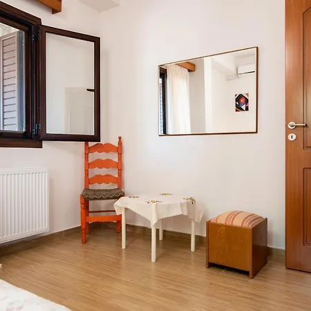Anna's Hideaway Petalidi