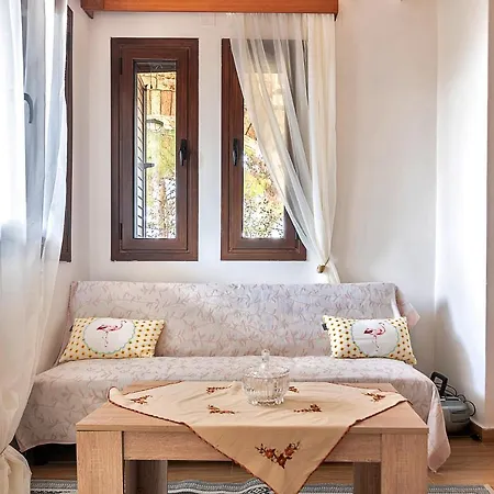 Anna's Hideaway Petalidi