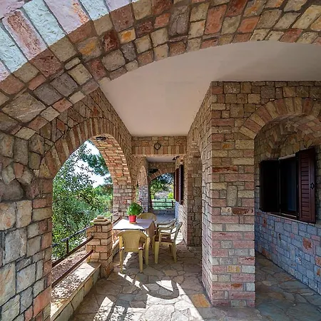 Anna's Hideaway *