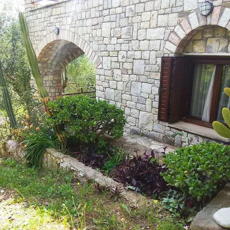 Anna's Hideaway Apartment Petalidi